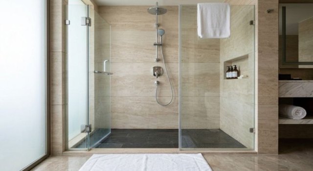Commercial shower installation with multiple shower fixtures